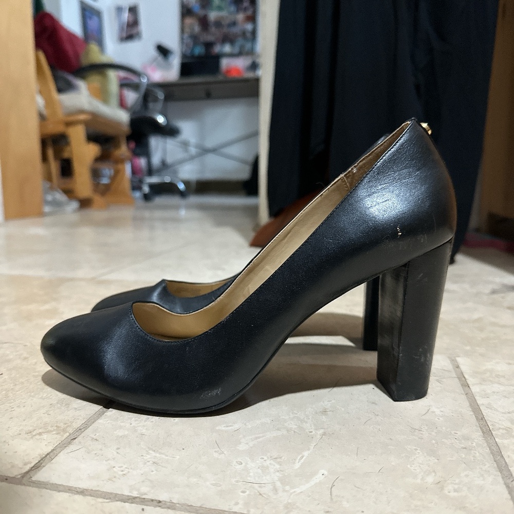Black Pumps - image 1